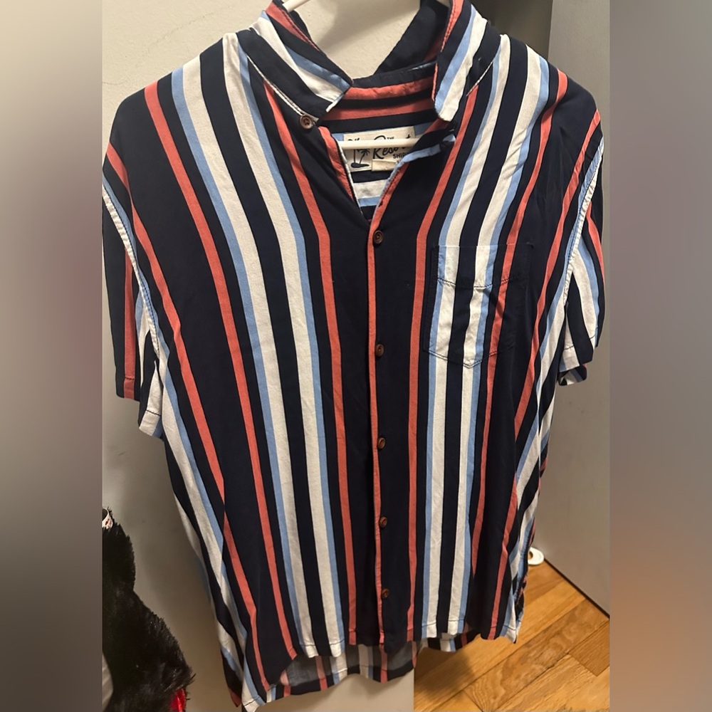 Hollister mens tropical button down, size M